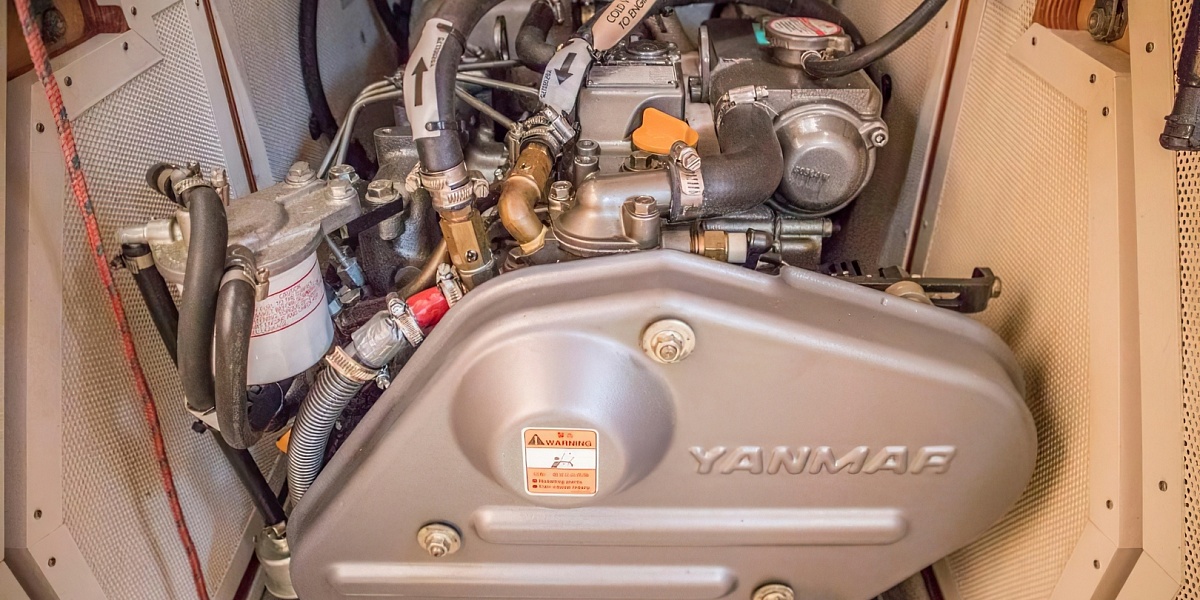 Продается парусная яхта AZUREE 41